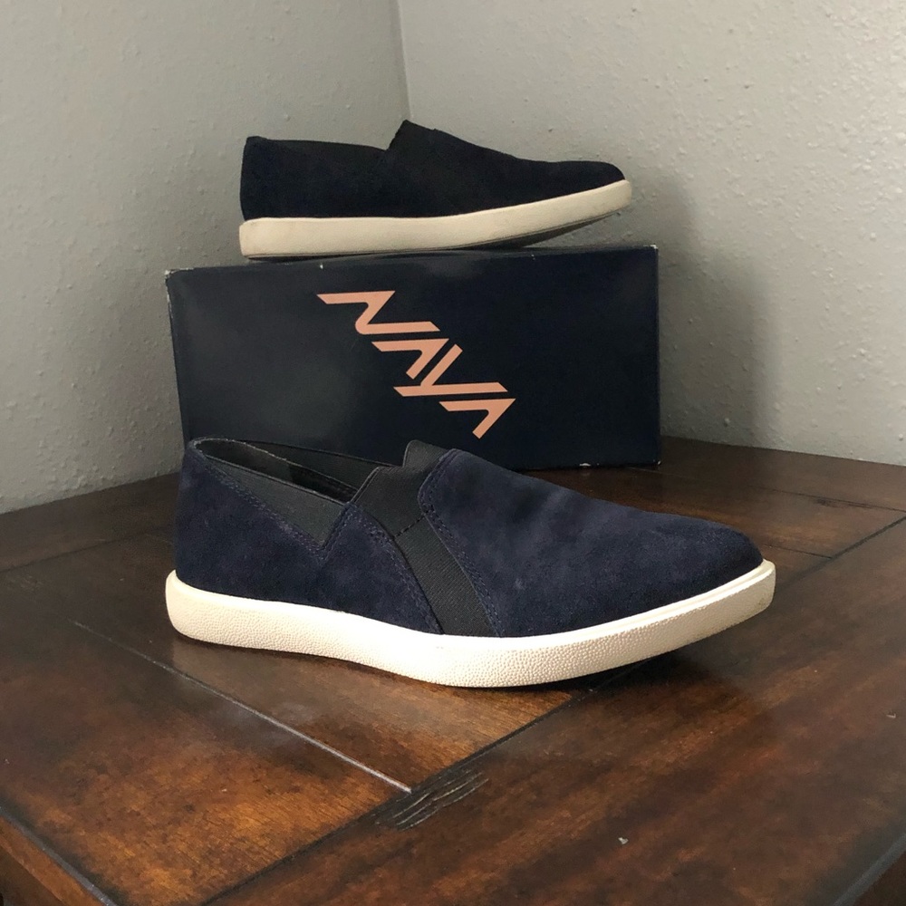 Naya “Yvonne” Blue Leather Sneakers